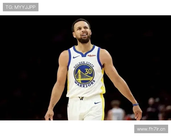 库里复出首战仍显紧张状态